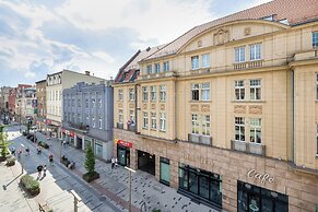 Yellow Apartment in Bytom by Renters