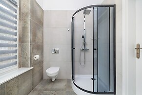 Yellow Apartment in Bytom by Renters