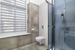 Yellow Apartment in Bytom by Renters