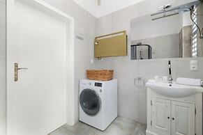 Yellow Apartment in Bytom by Renters