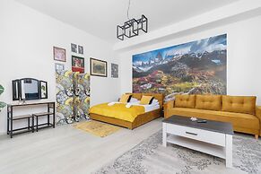 Yellow Apartment in Bytom by Renters