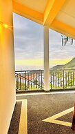 Panoramic sea and Mountain View 2 Bedroom House