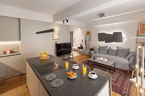 Well-designed apartment by the Acropolis