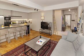 Well-designed apartment by the Acropolis