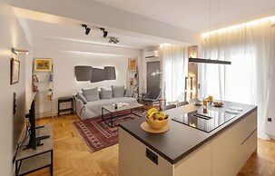 Well-designed apartment by the Acropolis