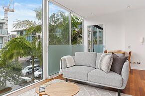 Lighter Quay Apartments by Urban Rest