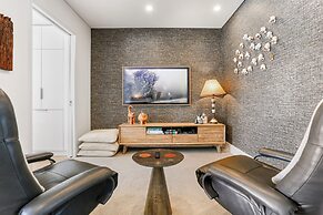 Lighter Quay Apartments by Urban Rest
