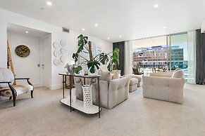 Lighter Quay Apartments by Urban Rest