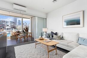 Lighter Quay Apartments by Urban Rest