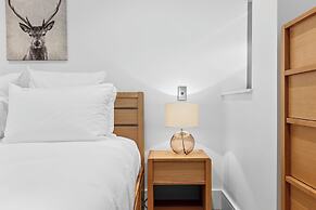 Lighter Quay Apartments by Urban Rest