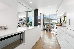 Lighter Quay Apartments by Urban Rest