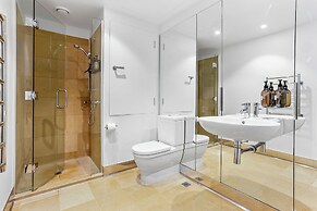 Lighter Quay Apartments by Urban Rest