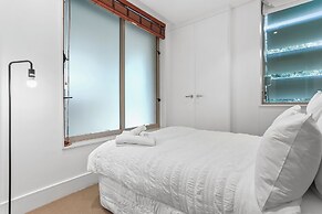 Lighter Quay Apartments by Urban Rest