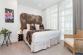 Lighter Quay Apartments by Urban Rest