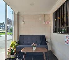 OYO 90997 Hoover Room