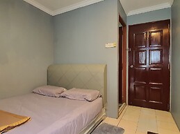 OYO 90997 Hoover Room