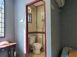 OYO 90997 Hoover Room