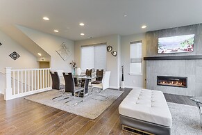 Snoqualmie Townhome w/ Balcony & Mountain Views!