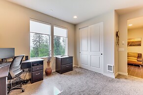 Snoqualmie Townhome w/ Balcony & Mountain Views!