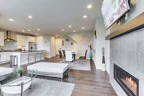 Snoqualmie Townhome w/ Balcony & Mountain Views!