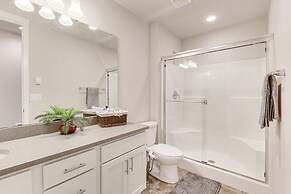 Snoqualmie Townhome w/ Balcony & Mountain Views!