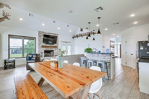 Modern Bryan Farmhouse on 1 Acre w/ Hot Tub!