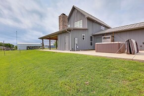 Modern Bryan Farmhouse on 1 Acre w/ Hot Tub!
