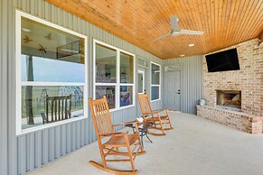 Modern Bryan Farmhouse on 1 Acre w/ Hot Tub!