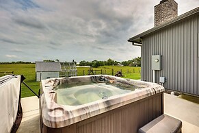 Modern Bryan Farmhouse on 1 Acre w/ Hot Tub!