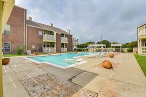 East End Galveston Condo w/ Pool, 1 Mi to Beach!