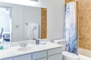 East End Galveston Condo w/ Pool, 1 Mi to Beach!