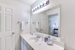 East End Galveston Condo w/ Pool, 1 Mi to Beach!