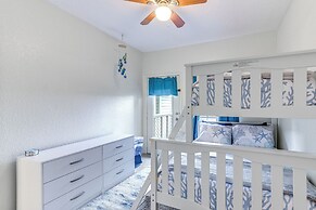 East End Galveston Condo w/ Pool, 1 Mi to Beach!