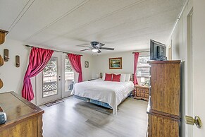 Lakefront Gun Barrel City Home w/ Dock & Deck