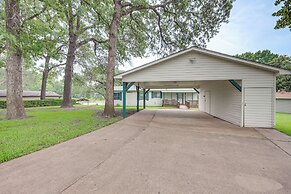 Lakefront Gun Barrel City Home w/ Dock & Deck