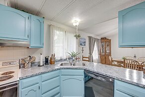 Lakefront Gun Barrel City Home w/ Dock & Deck