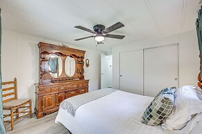 Lakefront Gun Barrel City Home w/ Dock & Deck