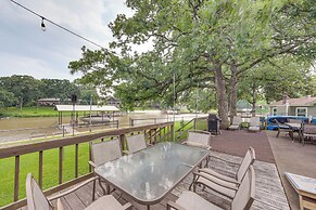 Lakefront Gun Barrel City Home w/ Dock & Deck