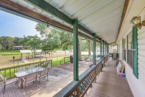 Lakefront Gun Barrel City Home w/ Dock & Deck