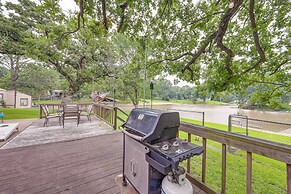 Lakefront Gun Barrel City Home w/ Dock & Deck
