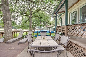 Lakefront Gun Barrel City Home w/ Dock & Deck