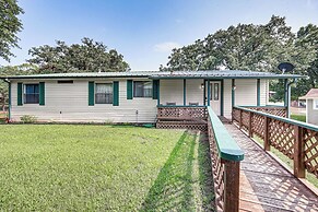 Lakefront Gun Barrel City Home w/ Dock & Deck