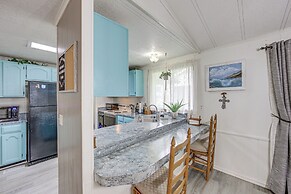 Lakefront Gun Barrel City Home w/ Dock & Deck
