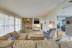 Lakefront Gun Barrel City Home w/ Dock & Deck