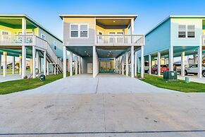 Bright Rockport Vacation Rental w/ Community Pool!