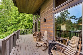 2 Decks, Grill, Hot Tub: Mountain Cabin in Murphy