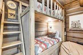 2 Decks, Grill, Hot Tub: Mountain Cabin in Murphy