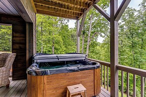 2 Decks, Grill, Hot Tub: Mountain Cabin in Murphy