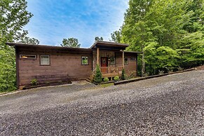 2 Decks, Grill, Hot Tub: Mountain Cabin in Murphy