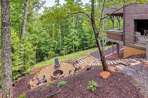 2 Decks, Grill, Hot Tub: Mountain Cabin in Murphy